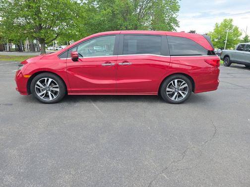 Radiant Red Metallic II 2023 Honda Odyssey Touring