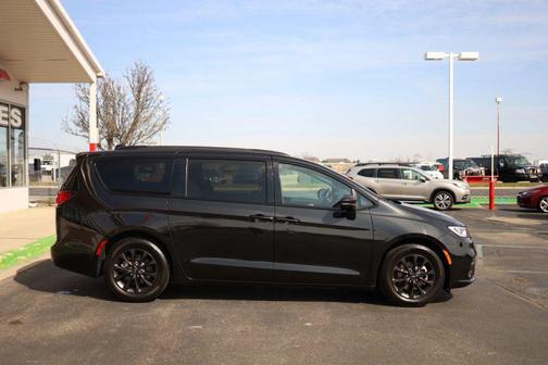 Black 2021 Chrysler Pacifica Touring