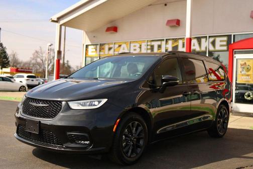 Black 2021 Chrysler Pacifica Touring