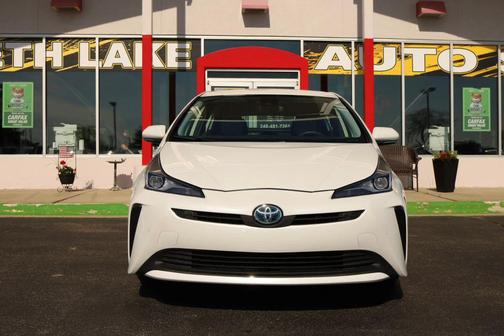 White 2021 Toyota Prius LE