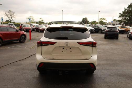 White 2020 Toyota Highlander L