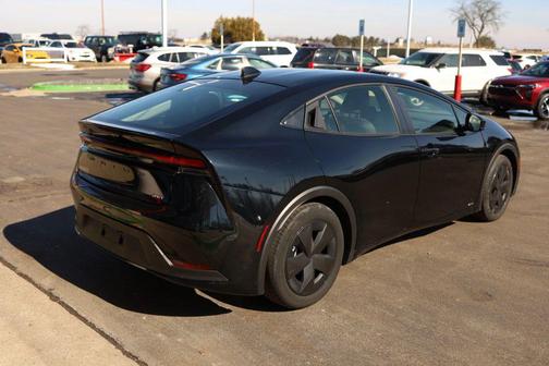 2025 Toyota Prius LE