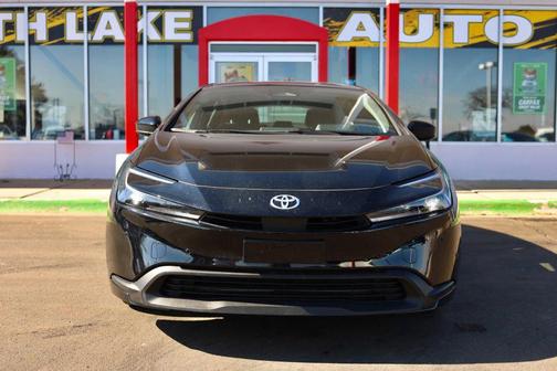 2025 Toyota Prius LE