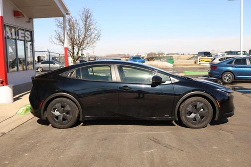 2025 Toyota Prius LE