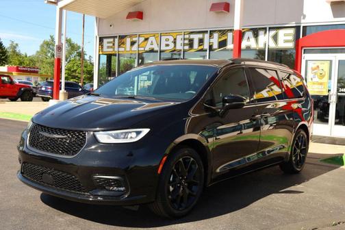 Black 2025 Chrysler Pacifica Limited