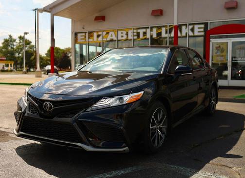 2023 Toyota Camry Hybrid XLE