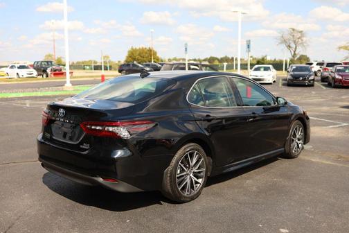2023 Toyota Camry Hybrid XLE