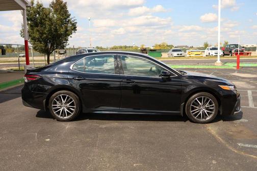 2023 Toyota Camry Hybrid XLE