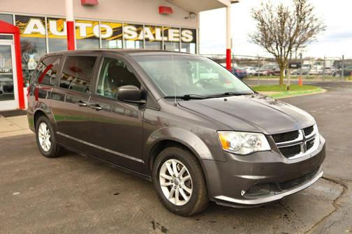 Gray 2018 Dodge Grand Caravan SE