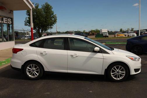 White 2015 Ford Focus SE