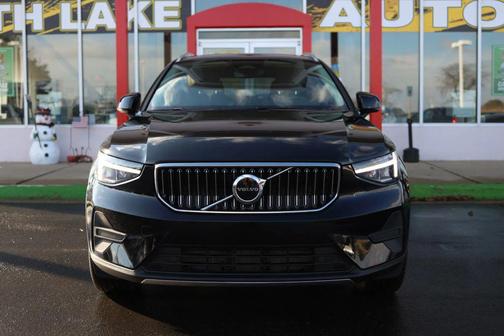 2025 Volvo XC40 B5 Core Bright Theme