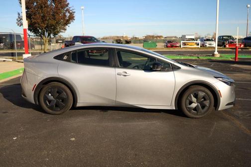 2025 Toyota Prius LE