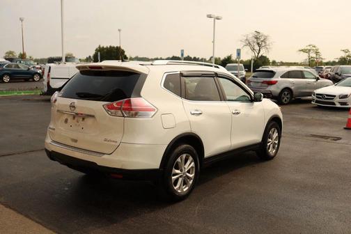 White 2016 Nissan Rogue SV