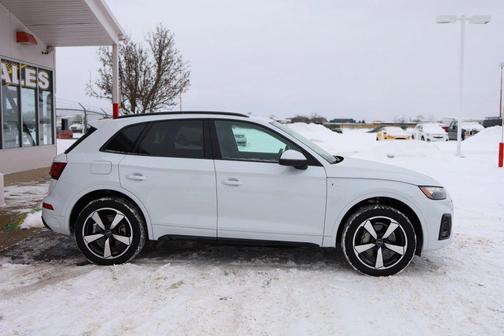 2022 Audi Q5 45 S line Premium Plus