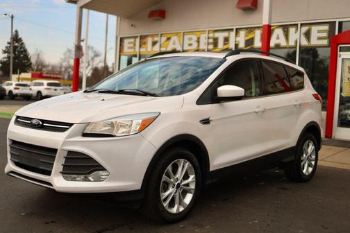 White 2016 Ford Escape SE