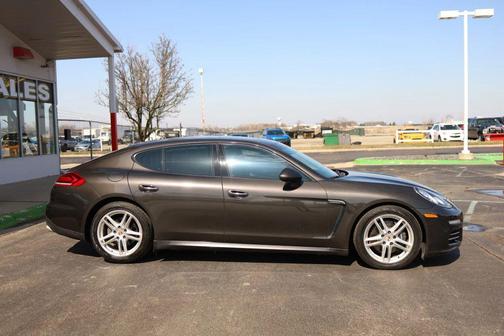 2015 Porsche Panamera 4