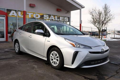 2019 Toyota Prius LE