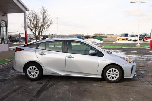 2019 Toyota Prius LE