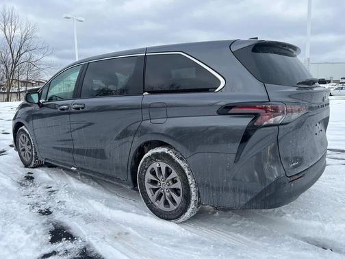 2025 Toyota Sienna XLE
