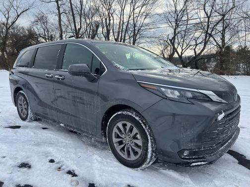 2025 Toyota Sienna XLE