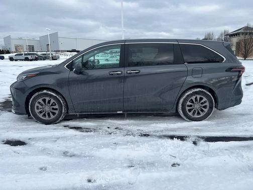 2025 Toyota Sienna XLE