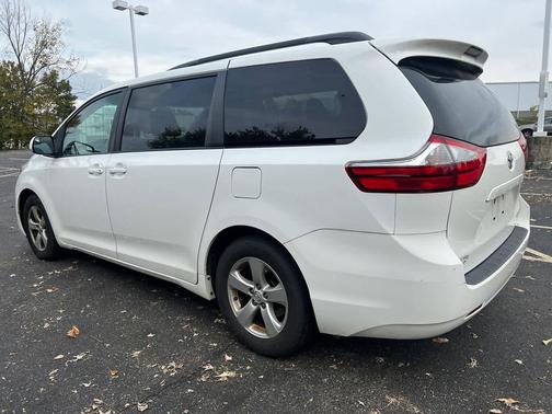 2016 Toyota Sienna LE