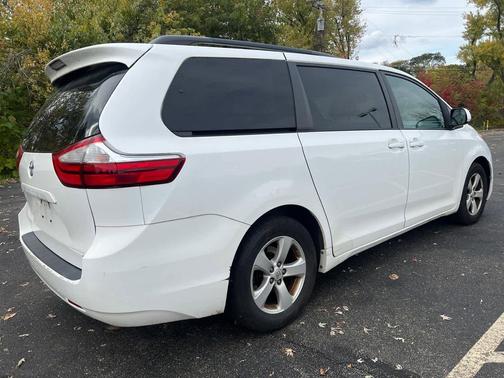 2016 Toyota Sienna LE