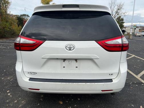 2016 Toyota Sienna LE
