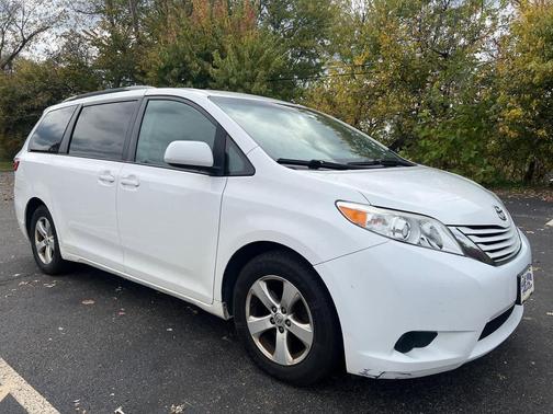 2016 Toyota Sienna LE