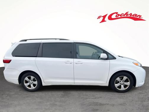 2016 Toyota Sienna LE