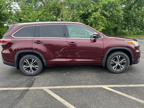 Ooh La La Rouge Mica 2016 Toyota Highlander XLE