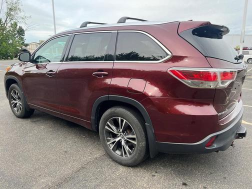 Ooh La La Rouge Mica 2016 Toyota Highlander XLE