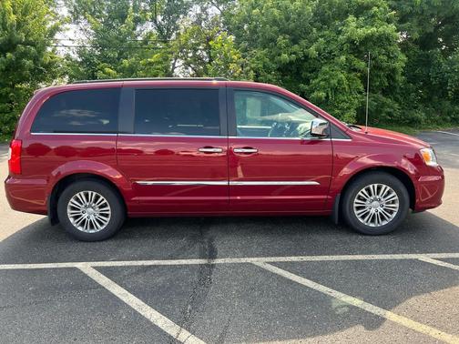 Deep Cherry Red Crystal Pearlcoat 2016 Chrysler Town & Country Touring-L