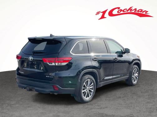 Midnight Black Metallic 2019 Toyota Highlander XLE