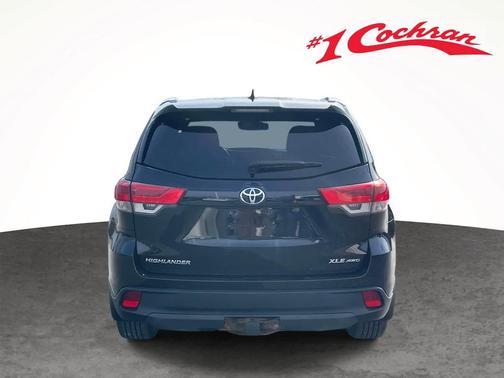 Midnight Black Metallic 2019 Toyota Highlander XLE