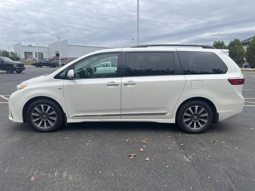 2019 Toyota Sienna XLE Premium