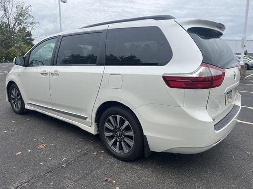 2019 Toyota Sienna XLE Premium