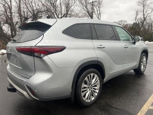 2025 Toyota Highlander Platinum