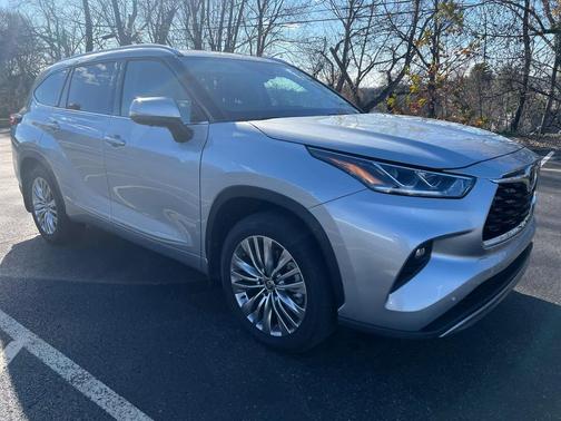 2025 Toyota Highlander Platinum