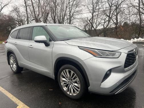 2025 Toyota Highlander Platinum