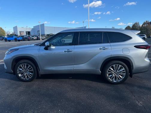 2025 Toyota Highlander Platinum