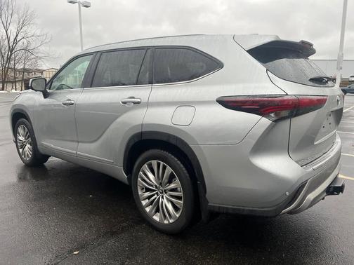 2025 Toyota Highlander Platinum