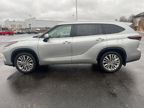 2025 Toyota Highlander Platinum