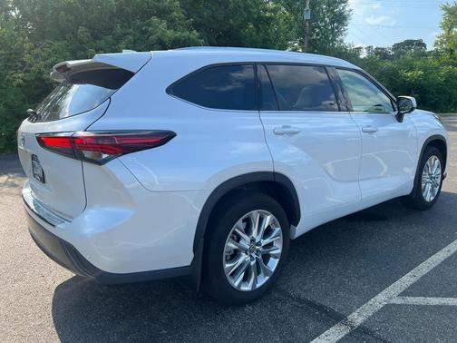 Wind Chill Pearl 2024 Toyota Highlander Limited