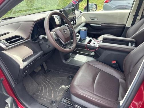 2023 Toyota Sienna Platinum 7 Passenger