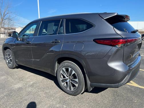 2023 Toyota Highlander Hybrid XLE