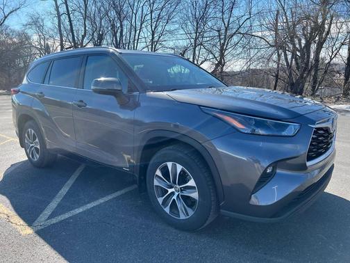 2023 Toyota Highlander Hybrid XLE