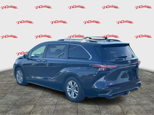 2021 Toyota Sienna XSE 7 Passenger