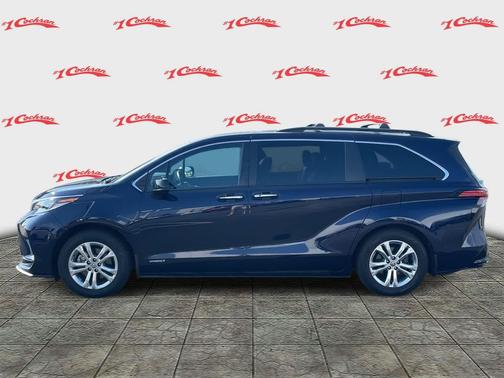 2021 Toyota Sienna XSE 7 Passenger