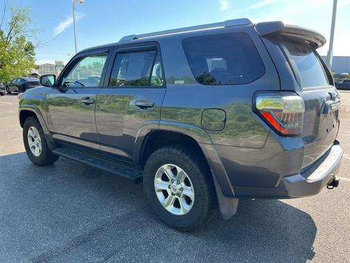 Magnetic Gray Metallic 2018 Toyota 4Runner SR5 Premium